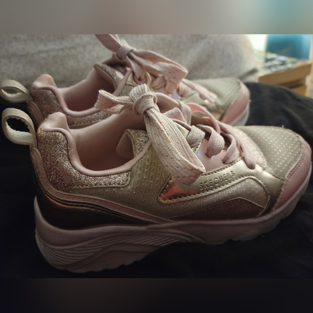 EXCELLENT CONDITION! GIRL SKETCHES LACE UP TENNIS SHOES - Picture 3 of 4